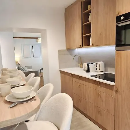 Apartment Beautiful Renovated With Ac - East *
